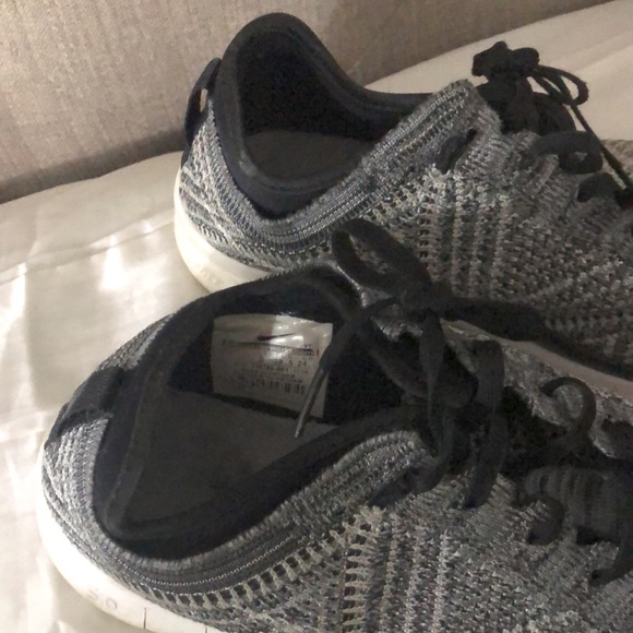 Nike tennis shoes - Picture 5 of 7